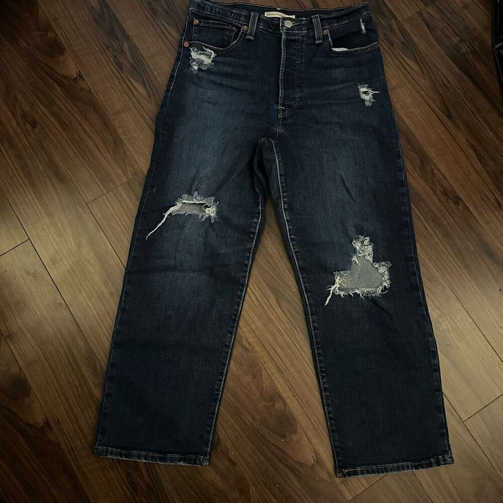 Levi’s ribcage straight ankle distressed 24